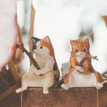 figurines chats décoration suspendue peluche tringle maison blanc noir orange