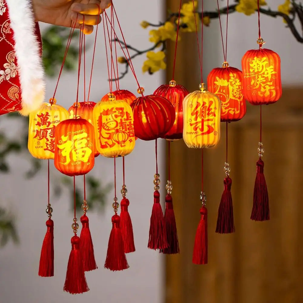 décoration anniversaire lanterne rouge chinois pompons artisanal festive fil rouge