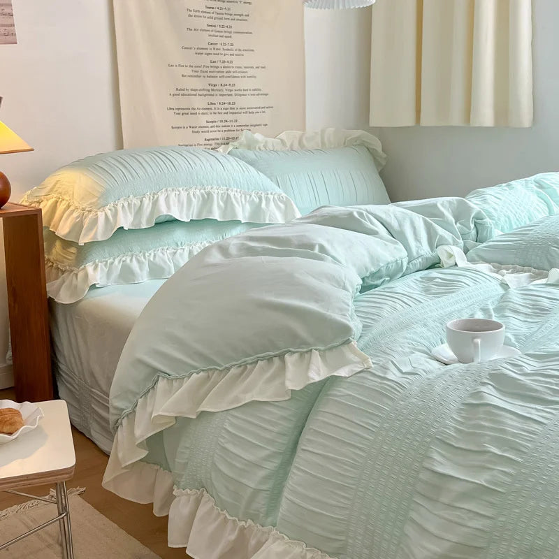 ensemble literie classique rayures horizontales blanc beige vert clair fronces volants romantique pièces