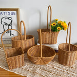 panier tressé marron clair réutilisable multiple uses fleurs artificielles anneaux métalliques traditionnel rangement maison