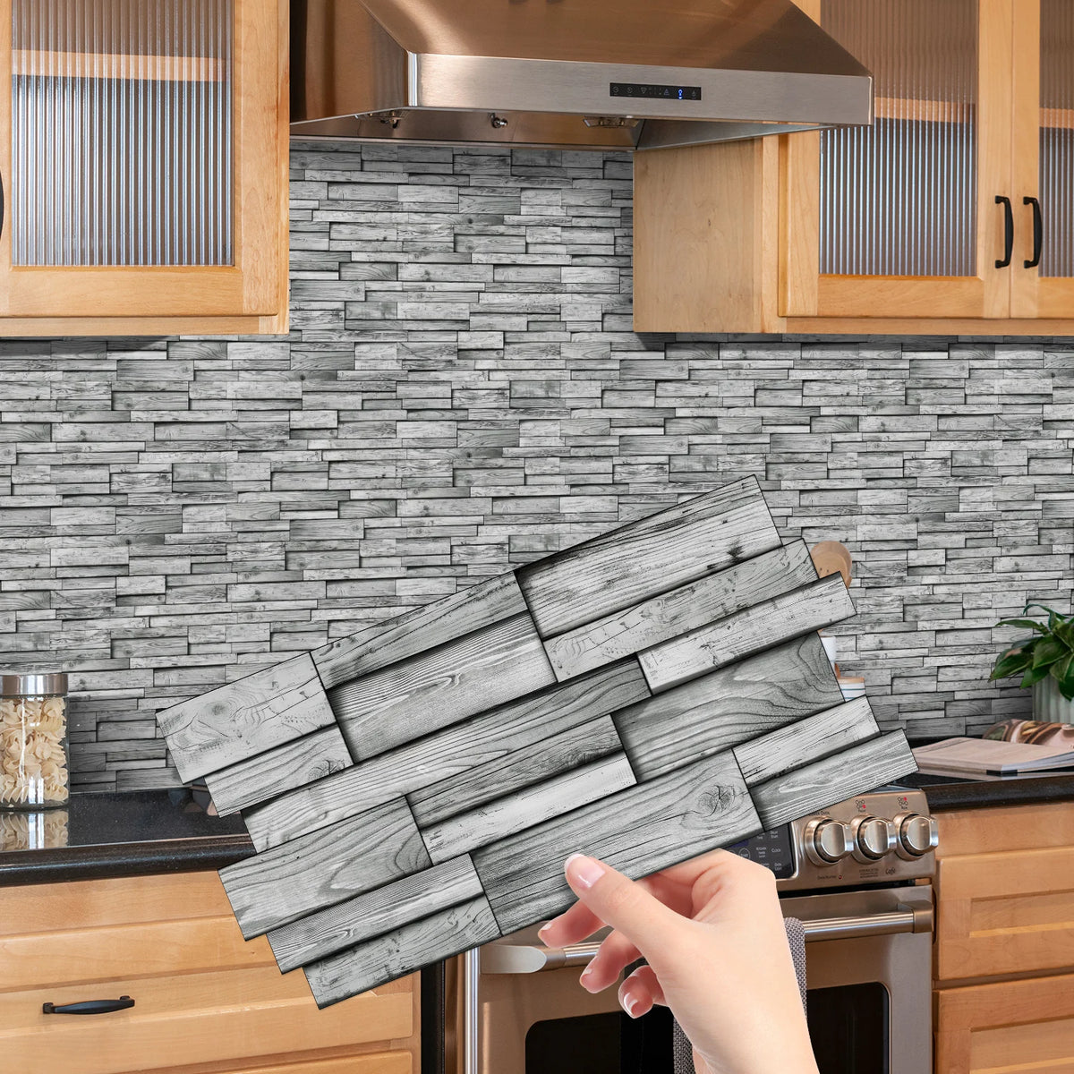 panneau décoratif adhésif aspect bois vieilli gris foncé rustique mur cuisine salon chambre maison