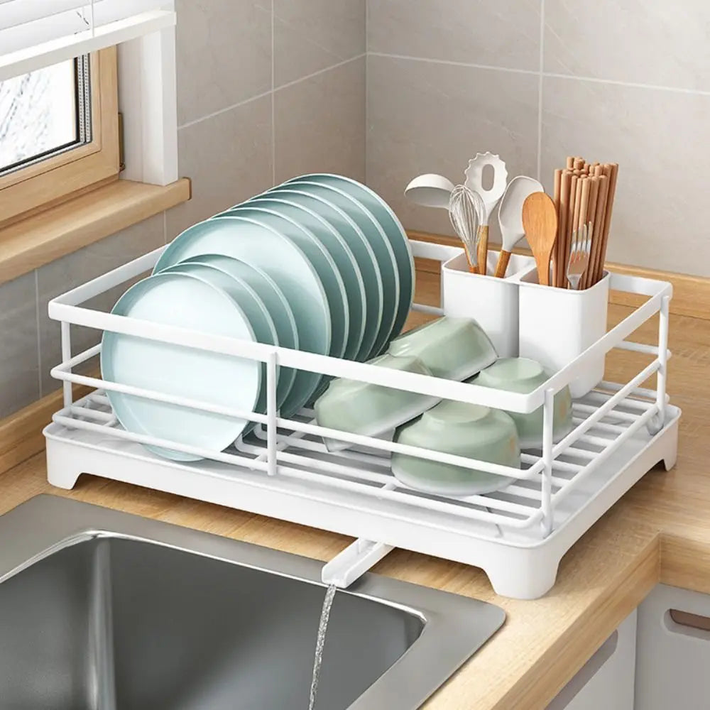 séchoir vaisselle blanc noir moderne plateaux bleus assiettes bols cuillères fourchettes spatules clips ventilation