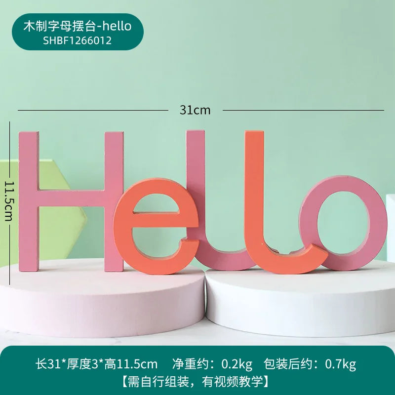 décoration murale lettres bois minimalistes couleurs variées moderne ludique adhésif love smile hello good