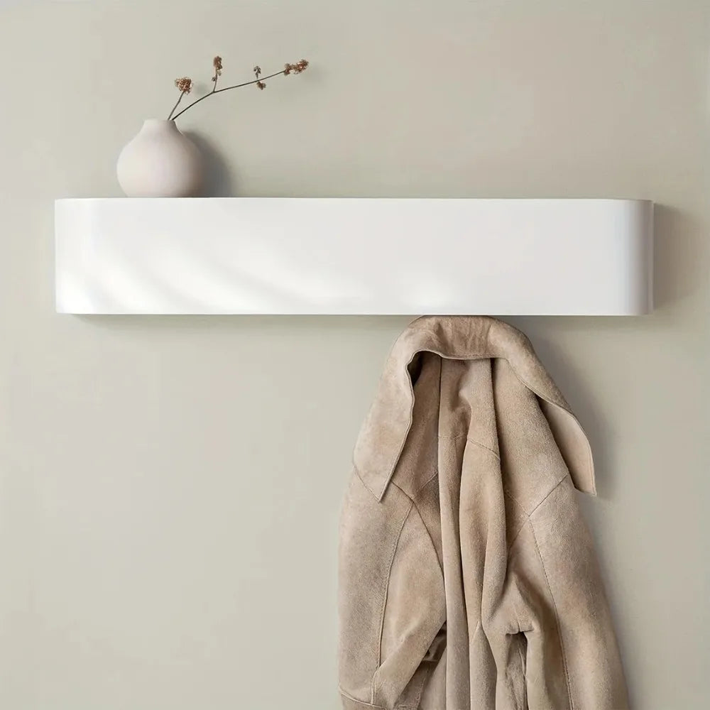 Détail des crochets du porte-manteau mural moderne