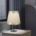 lampe table beige plissée classique abatjour tissu opaque élégante décoration maison fixe base solide