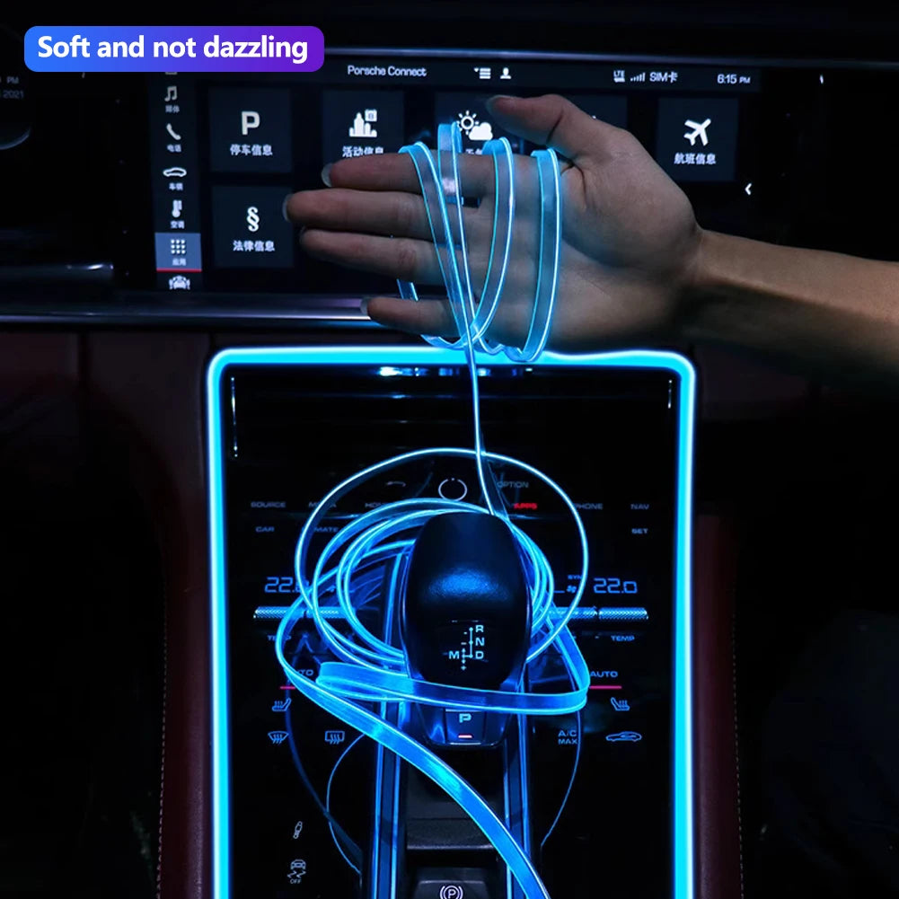 Ruban LED ambiance voiture flexible installé sur tableau de bord
