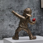 statuette enfant lançant cœur résine blanc bronze moderne décor intérieur collection figuration
