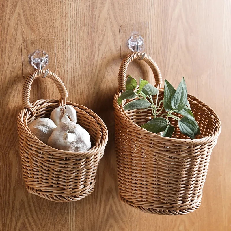Panier de fruits mural vert dans une cuisine moderne