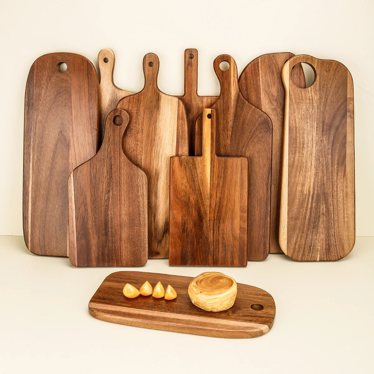 planche découper bois marron rustique poignée moderne dessert steak pain