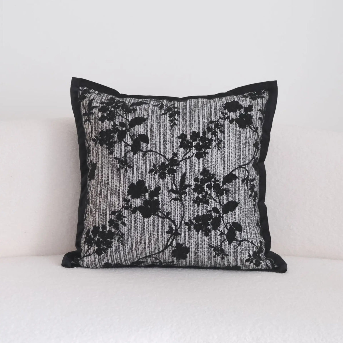 housse coussin carré motif floral contemporain polyester coton noir gris décoration maison voiture 45x45cm