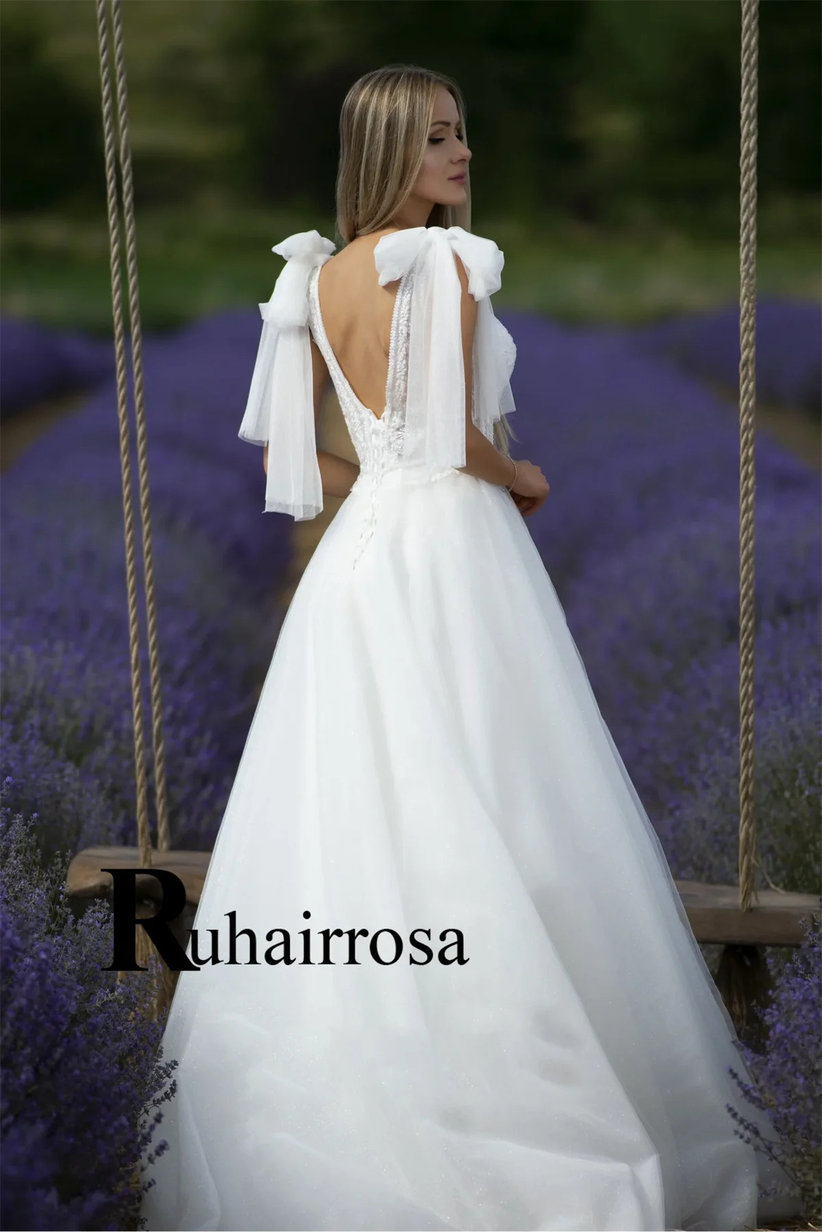robe mariée bohème blanche col tulle dentelle appliques longues bretelles spaghetti lacets