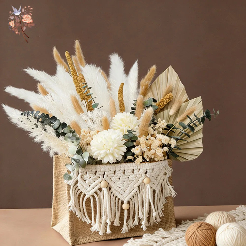 bouquets fleurs séchées pampas eucalyptus panier tressé décoration bohème anniversaire maison festive