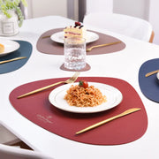 Set de table en cuir lavable 4 ou 6 pièces pour cuisine, design irrégulier avec peinture des bords