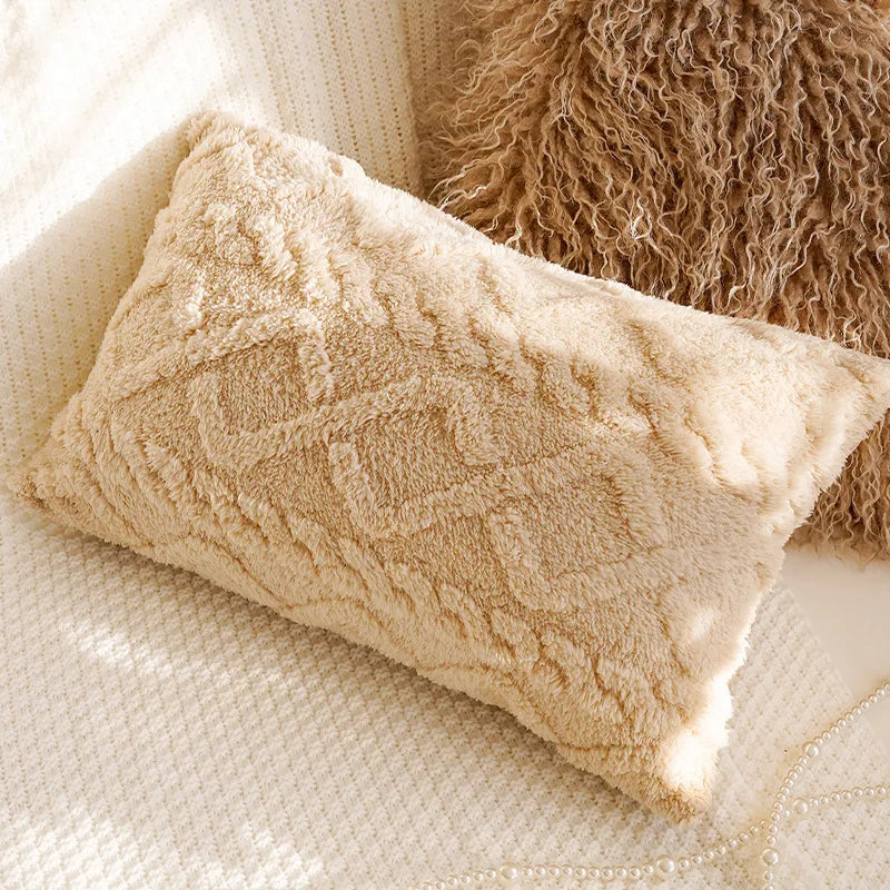 housse coussin décorative motif floral beige marron texture douce canapé lit salon moderne élégant