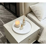 plateau rond blanc surface texturée moderne rangement cosmétiques épices bougies parfumées théière fruits gâteaux