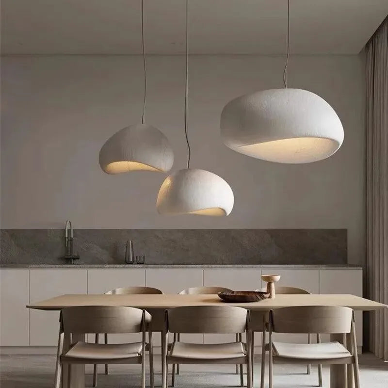 lumière suspendue moderne minimaliste gris clair doré texturée salon chambre
