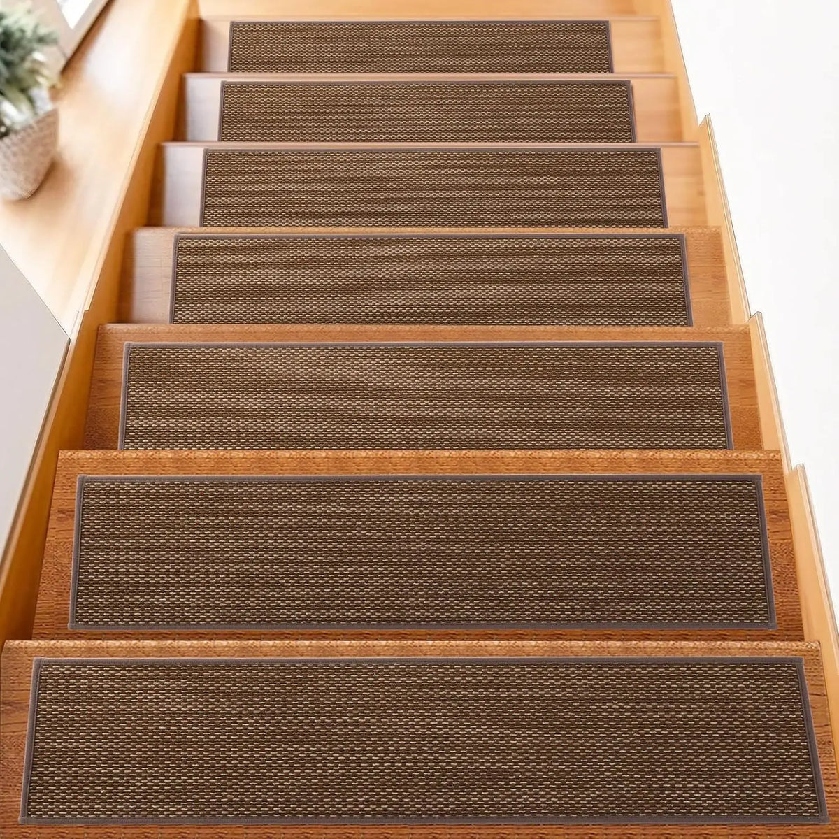 tapis d'escalier moderne rectangle polyester adhésif beige marron gris clair décoration intérieure chambre salon
