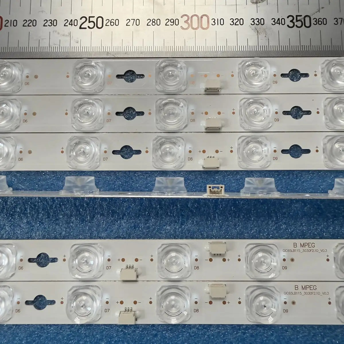 bande lumineuse led rétro éclairage téléviseur blanc adhésive connecteurs modernes écran plat grande taille