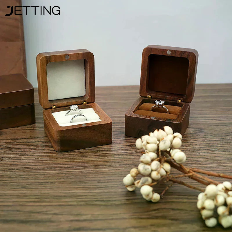 boîte bijoux bois foncé coussin blanc dorés bague rangement cadeau emballage organisation mariage minimalistestyle