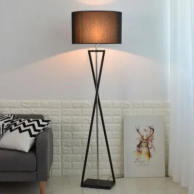 lampe sol moderne abat jour tissé structure géométrique noir doré led minimaliste