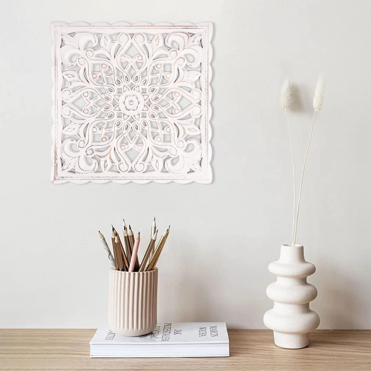 décoration murale bois sculptée motif floral ajouré bohème rustique cœur carré