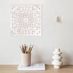 décoration murale bois sculptée motif floral ajouré bohème rustique cœur carré