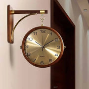 horloge murale bois or vintage cadran chiffres suspension aiguilles industriel