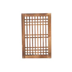 grille fenêtre traditionnelle marron foncé décoration murale classique règles horizontales verticales opacité décoration courtyard