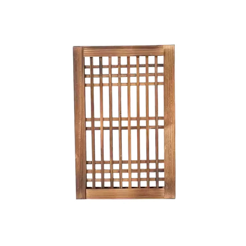 grille fenêtre traditionnelle marron foncé décoration murale classique règles horizontales verticales opacité décoration courtyard