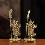 statuette dorée guerrier chinois statuaire traditionnelle ornement maison armure antique décoration intérieure hallebarde historique