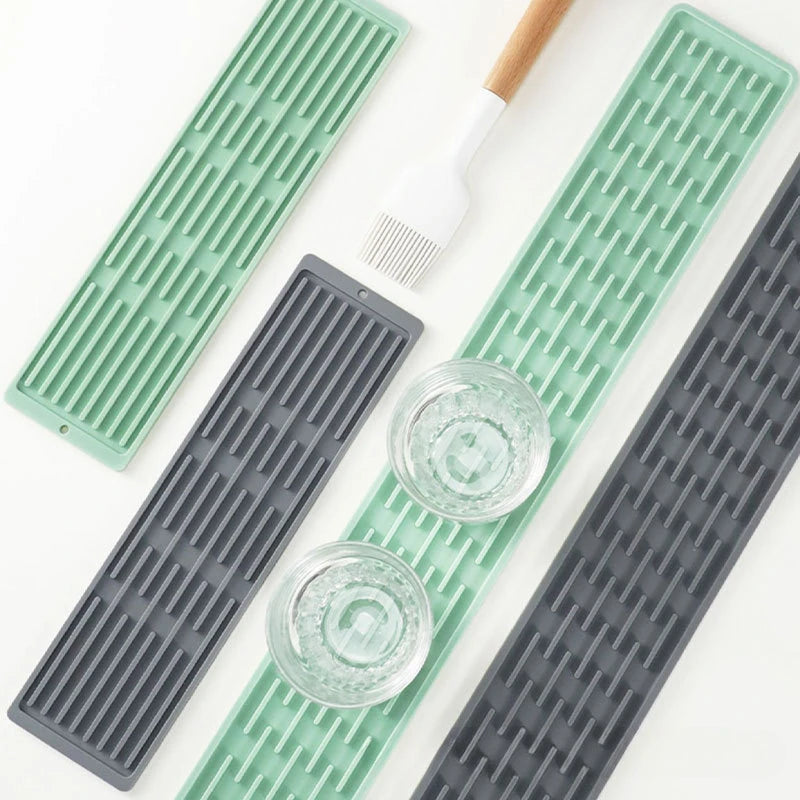 tapis vaisselle silicone anti dérapant moderne vert clair gris rayures horizontales durable clips