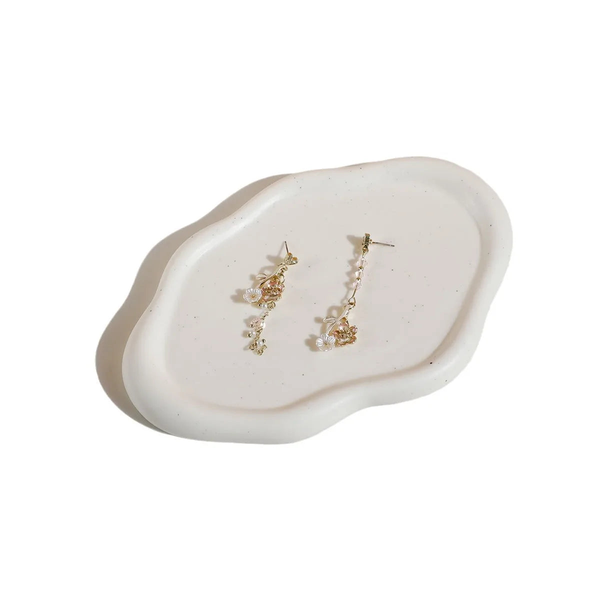 assiette céramique blanche dorée support bijoux moderne élégant plateforme rangement blanc doré mat brillant