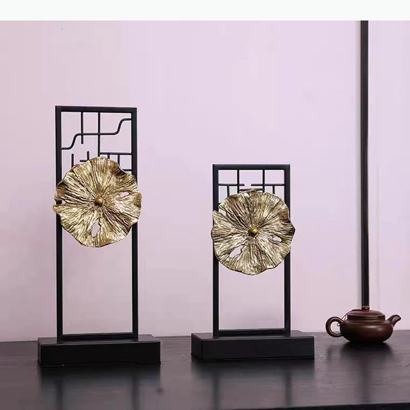 sculpture décorative moderne noir doré feuille stylisée brillante contemporaine minimaliste base carrée structure métallique
