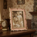 Cadre photo ornements dorés classique rose clair bleu clair décoration table adultes