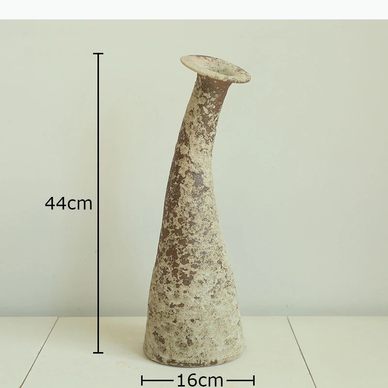 vase decoratif rustique vase table forme colonne beige blanc cassé brun rouille aspect texturé