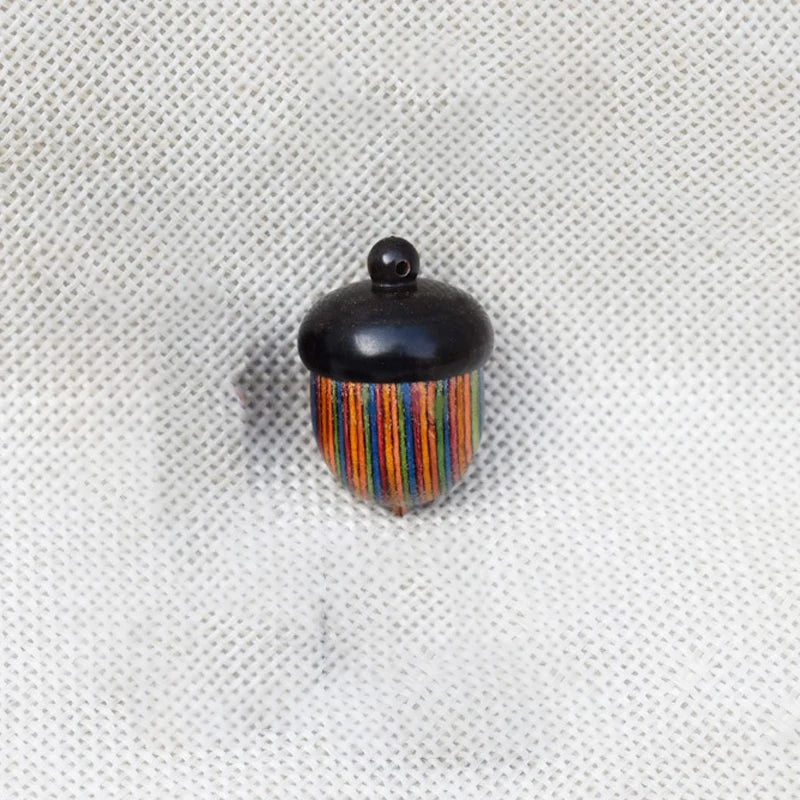boîte rangement noix érable artisanale anneau métallique portable conteneur petit objet grain bois marron