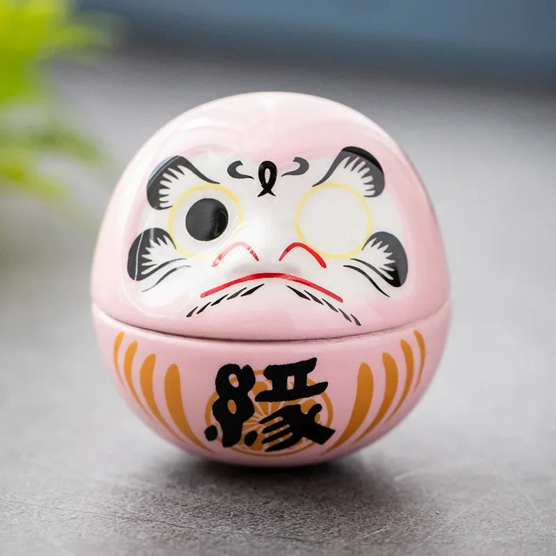 décoration table céramique daruma dolls visage stylisé motifs floraux traditionnel japonais couleur rose bleu