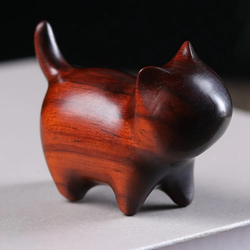 statue chat bois marron multicolore abstraite moderne clochette dorée collier rouge
