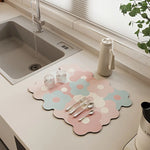 tapis table moderne fleurs stylisées motifs géométriques bleu blanc jaune vert orange rose gris