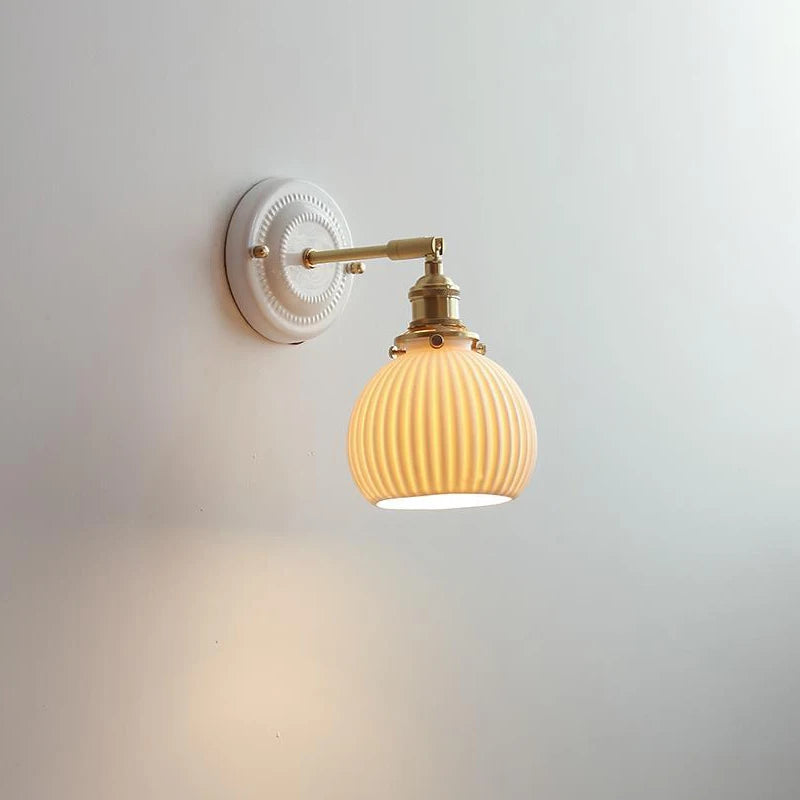lampe murale classique blanc doré rayures verticales douille vis fixée ampoule câble moderne chambre