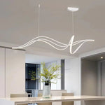suspension lumineuse moderne aluminium noir lumière froide chaîne blanc ondulé contemporain