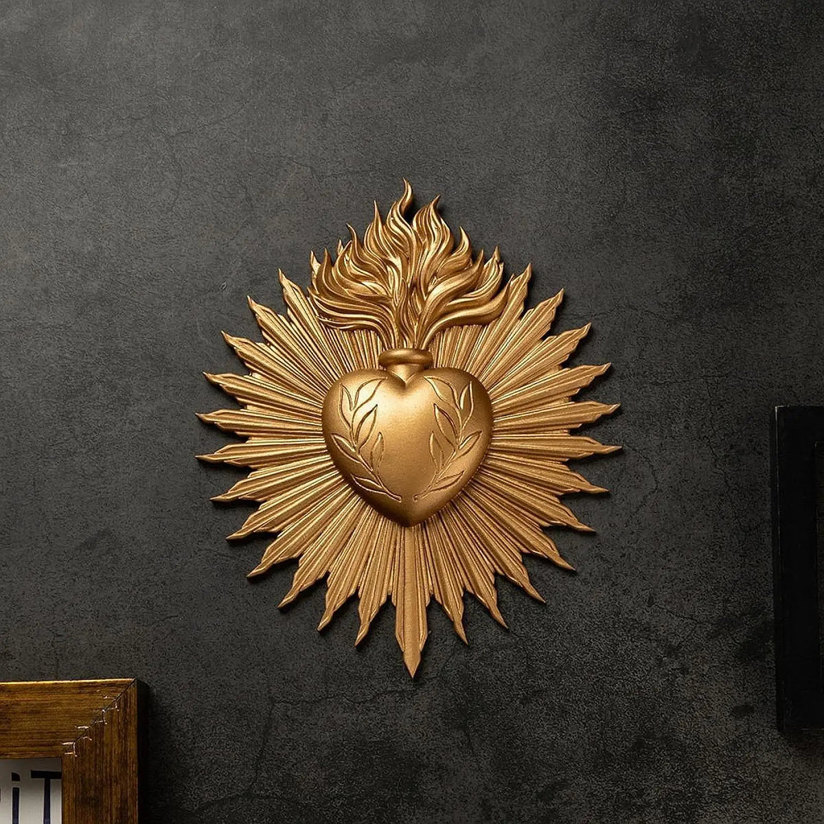 sculpture murale cœur relief feuilles bronze noir artisanal gothique décoration intérieure ornement religieux farmhouse