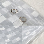 Vue de près du matériau PVC translucide du rideau de douche
