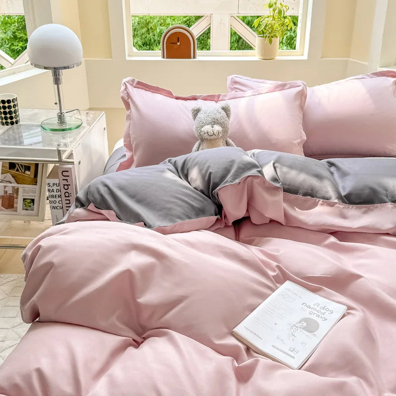 Housse de couette bleue dans une chambre décorée style scandinave