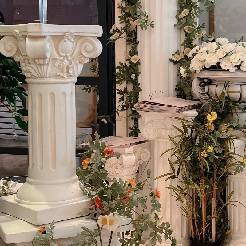 table d'appoint colonne romaine pierre sculptée classique blanc décoration intérieure angle canapé