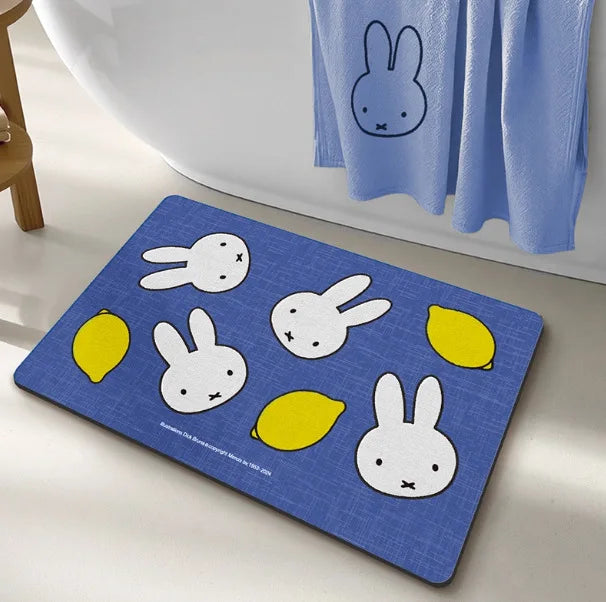 tapis bain dessin animé lapins gris jaune vert bleu rayures enfantin absorbant