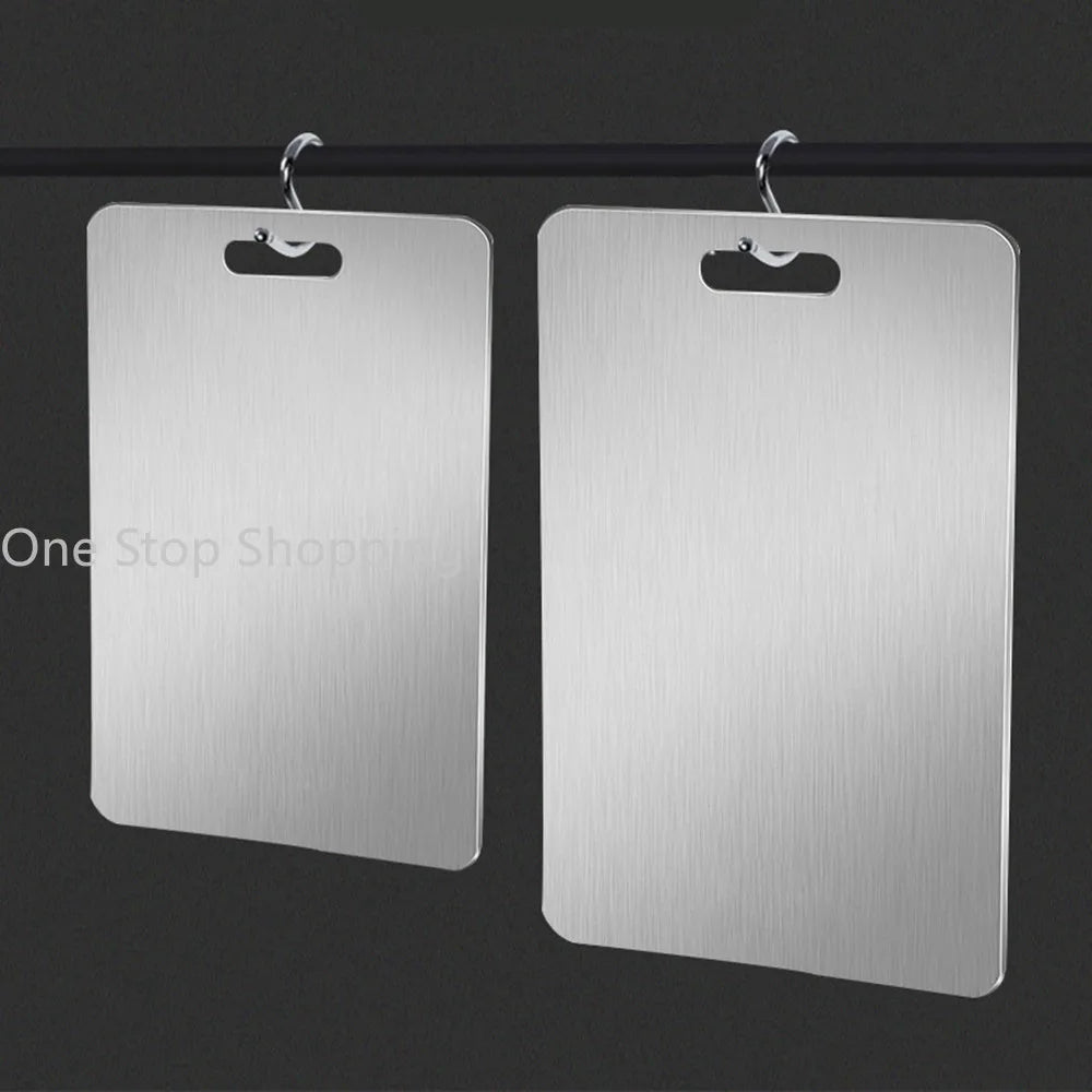 planche découper argentée moderne poignée clips rectangle lisse brillante respectueuse l'environnement