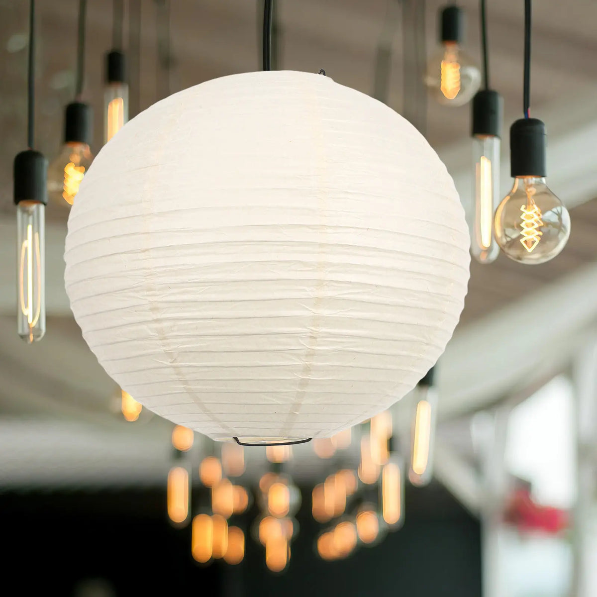 suspension lumineuse moderne blanc rayures horizontales opacite crochets metalliques japonais deco