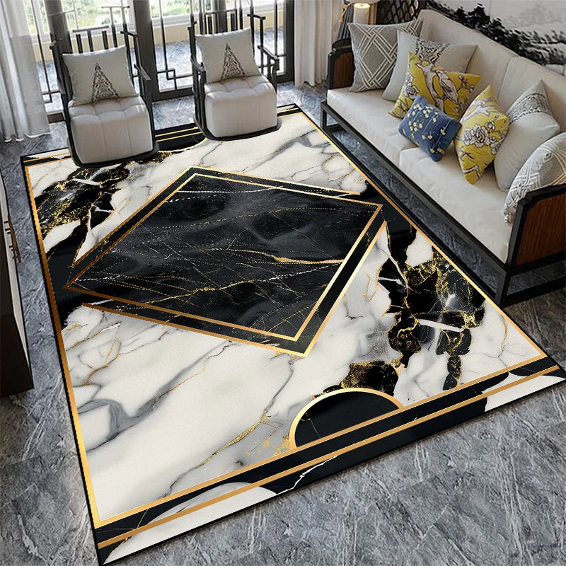 Tapis de sol élégant au motif géométrique en marbre blanc et noir avec des accents dorés, créant une décoration intérieure moderne et sophistiquée.