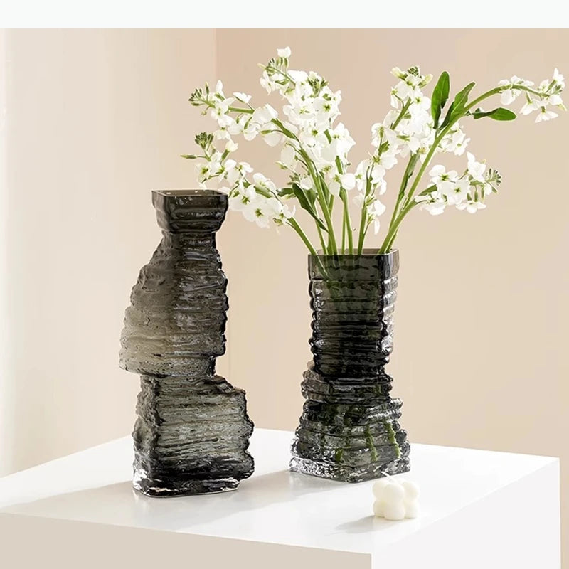 vase verre texturé moderne transparent gris noir fleurs artificielles décoration intérieure minimaliste
